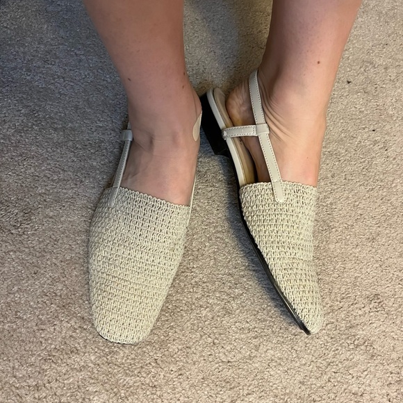 Cream knit square toe flats, 8.5 - Picture 3 of 4